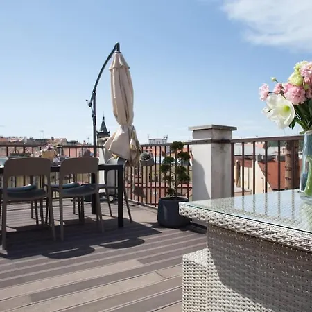 Unique City Centre Duplex, Castle View, Roof Top Terrace * Prague