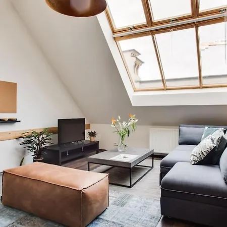 Unique City Centre Duplex, Castle View, Roof Top Terrace Apartment Prague