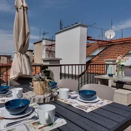 Unique City Centre Duplex, Castle View, Roof Top Terrace *